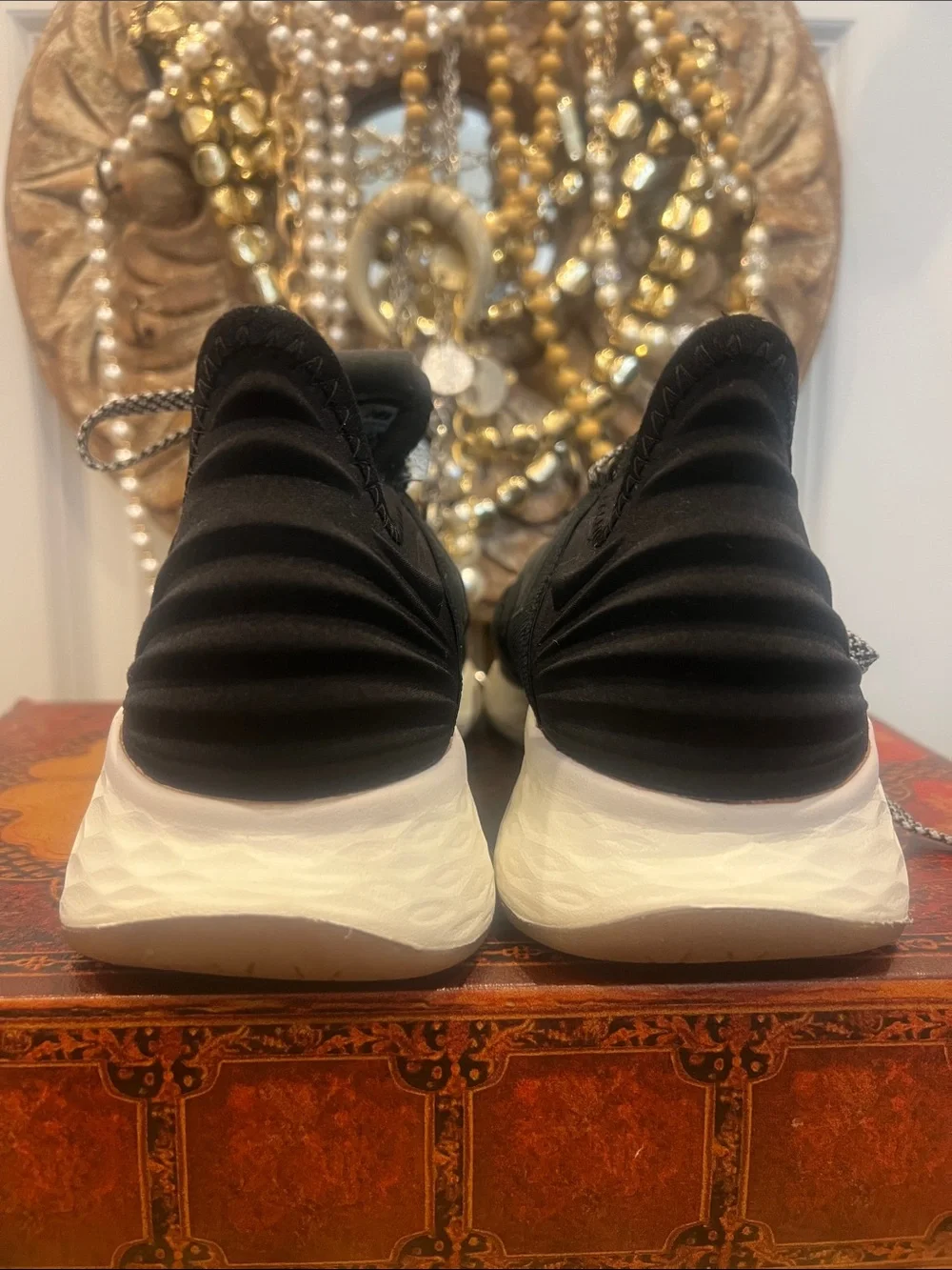 New Balance Women’s Black and White Fresh Form Roav Sneakers Size 7